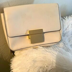 Small bag to place cell phone in and keys on your way out on the town